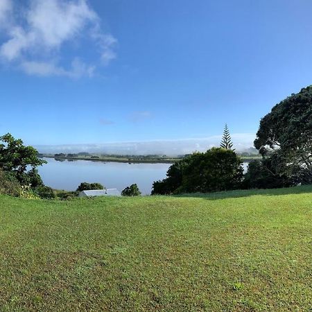 Peaceful Riverfront Cottage In Small Northland Town Te Kopuru Exteriér fotografie