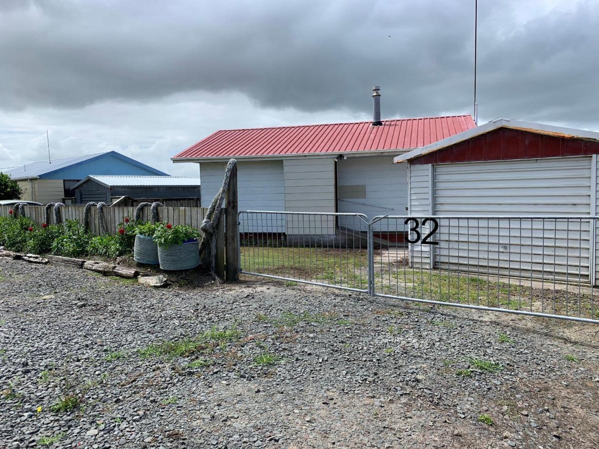 Peaceful Riverfront Cottage In Small Northland Town Te Kopuru Exteriér fotografie