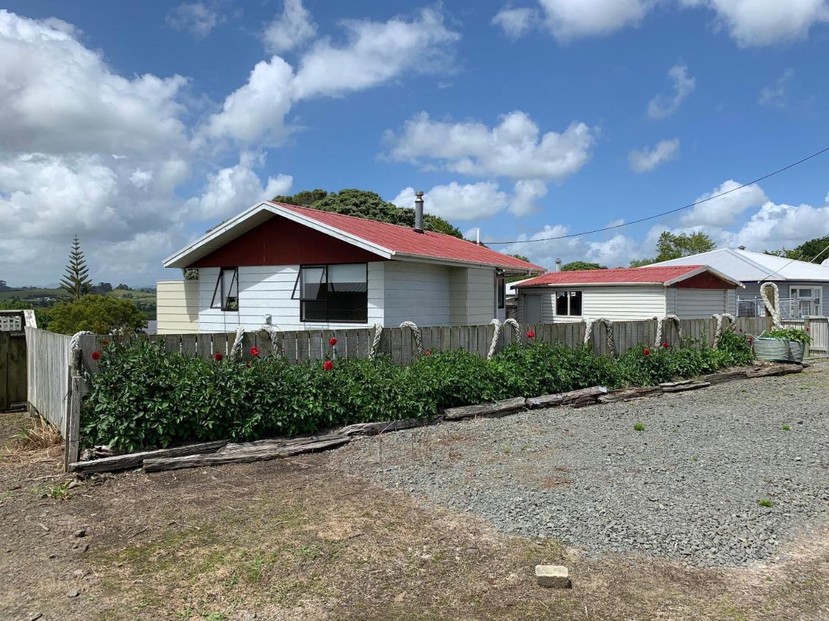 Peaceful Riverfront Cottage In Small Northland Town Te Kopuru Exteriér fotografie