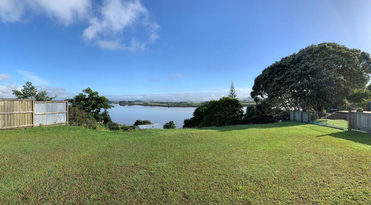 Peaceful Riverfront Cottage In Small Northland Town Te Kopuru Exteriér fotografie
